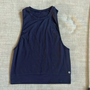 Lululemon medium mesh workout top